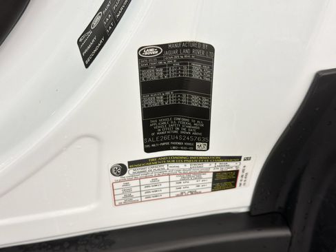 Used 2025 Land Rover Defender 90 X-Dynamic SE AWD/4WD image 19