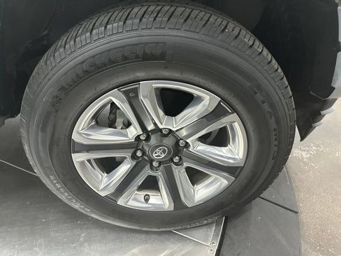 Used 2019 Toyota Tacoma Limited RWD image 9