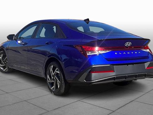 Used 2025 Hyundai Elantra Sport image 11