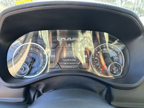 Used 2019 RAM 1500 Laramie image 29