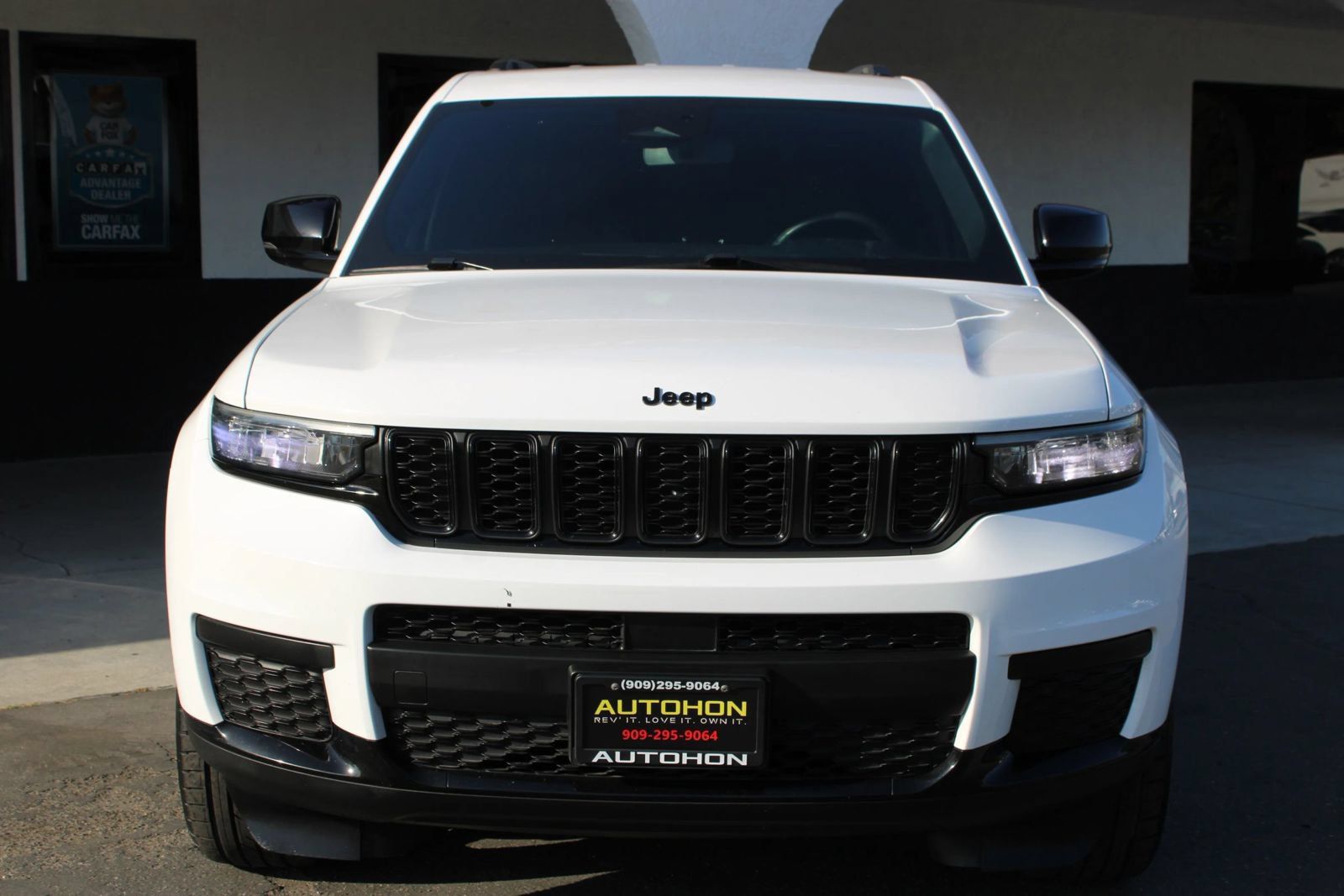 Used 2023 Jeep Grand Cherokee L Laredo RWD image 2