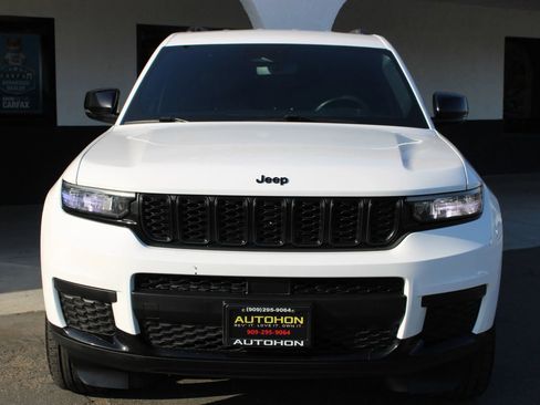 Used 2023 Jeep Grand Cherokee L Laredo RWD image 2