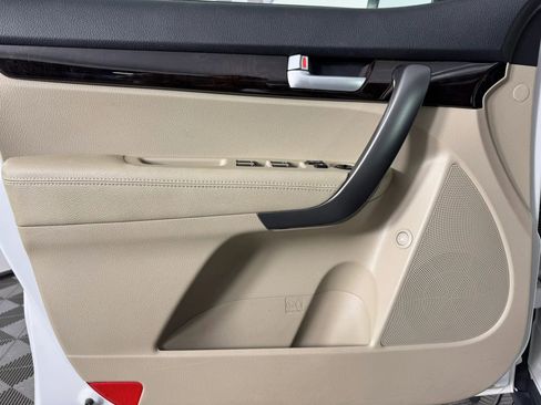 Used 2015 Kia Sorento LX FWD image 29