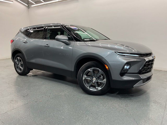 Used 2025 Chevrolet Blazer LT FWD image 1