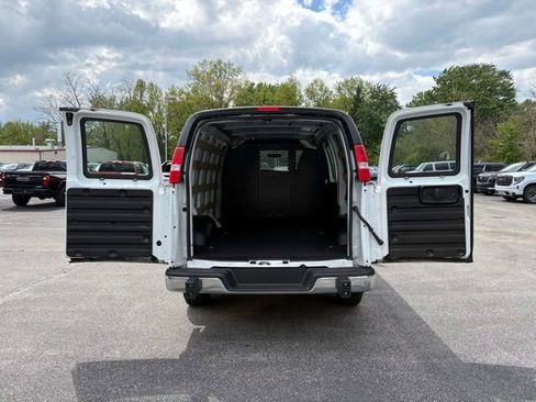 Used 2024 GMC Savana 2500 w/ Driver Convenience Package RWD image 8