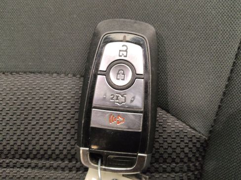 Used 2020 Ford Fusion SE image 32