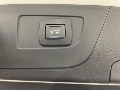 Used 2018 Buick Regal Essence w/ Driver Confidence Package #1 image 5