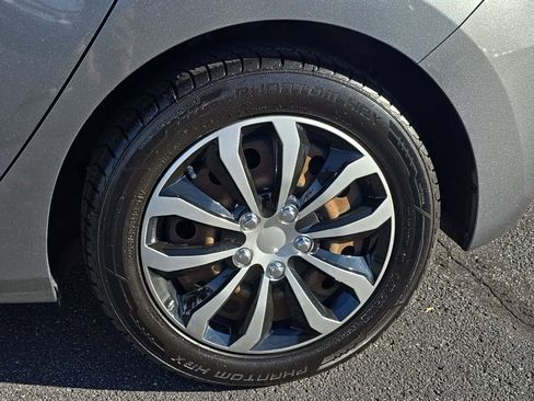 Used 2017 Hyundai Elantra GT image 15