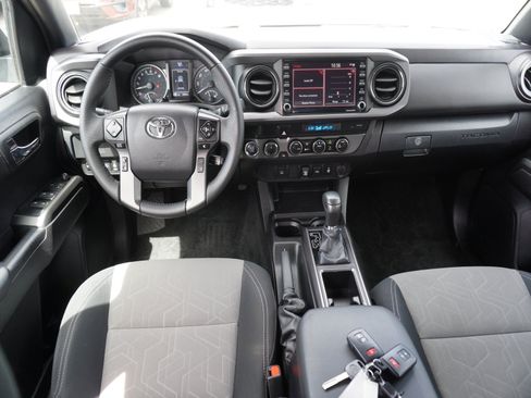 Used 2023 Toyota Tacoma 4x4 Double Cab image 2