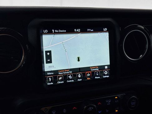 Used 2019 Jeep Wrangler Unlimited Sahara AWD/4WD image 7
