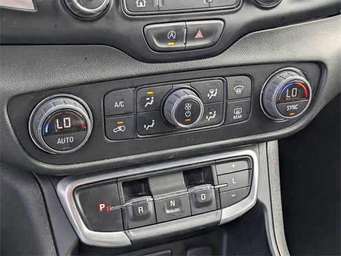 Used 2024 GMC Terrain SLE w/ Driver Convenience Package image 28