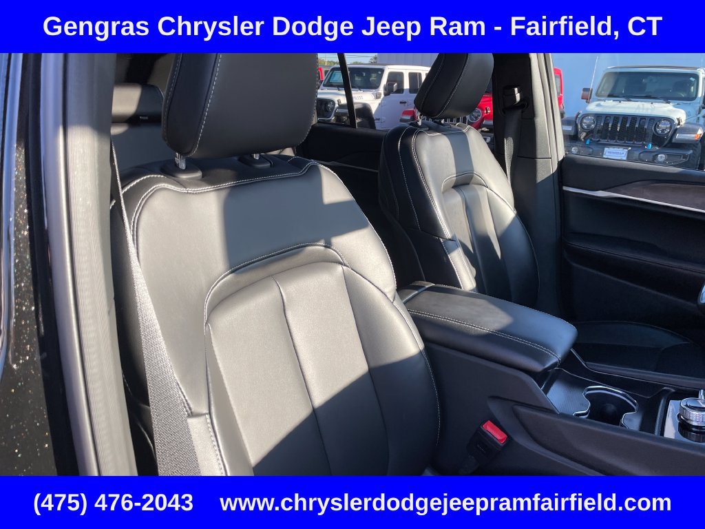 Used 2025 Jeep Grand Cherokee Limited AWD/4WD image 20