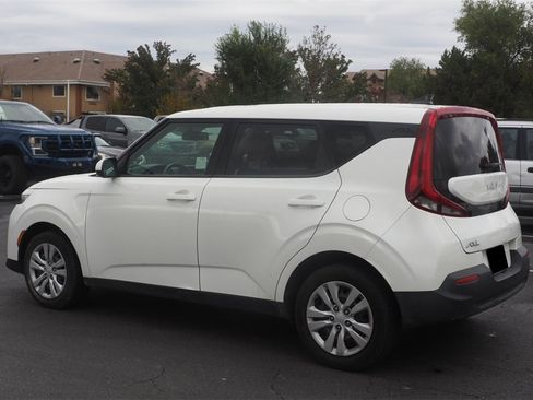 Used 2022 Kia Soul LX image 7