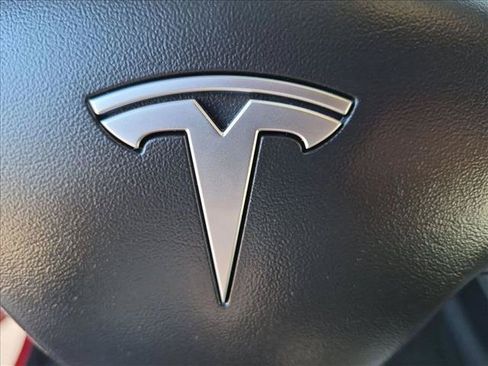 Used 2022 Tesla Model Y Long Range AWD/4WD image 25