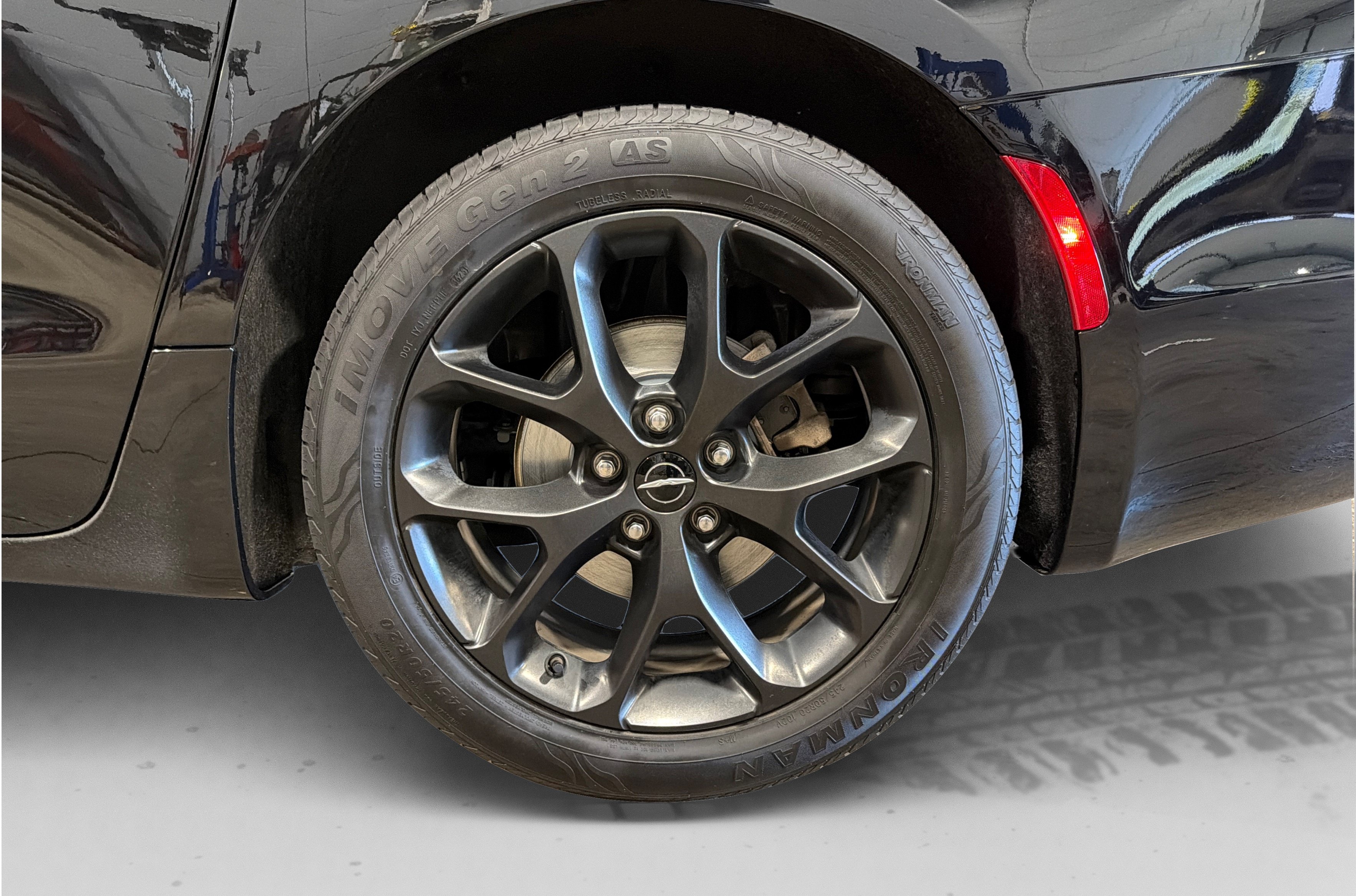 Used 2025 Chrysler Pacifica Limited FWD image 54