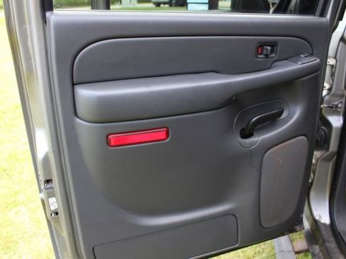 Used 2006 GMC Sierra 2500 SLE w/ Heavy-Duty Power Package image 20