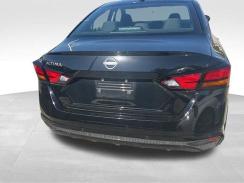 Used 2025 Nissan Altima 2.5 SV image 8