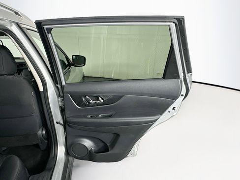 Used 2017 Nissan Rogue SV FWD image 27