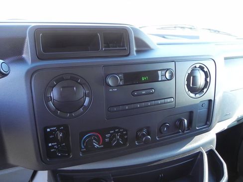Used 2009 Ford E-150 and Econoline 150 Wagon image 12