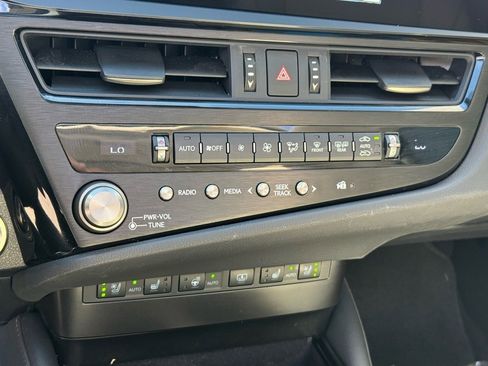 Used 2023 Lexus ES 300h w/ Accessory Package (Z2) image 28