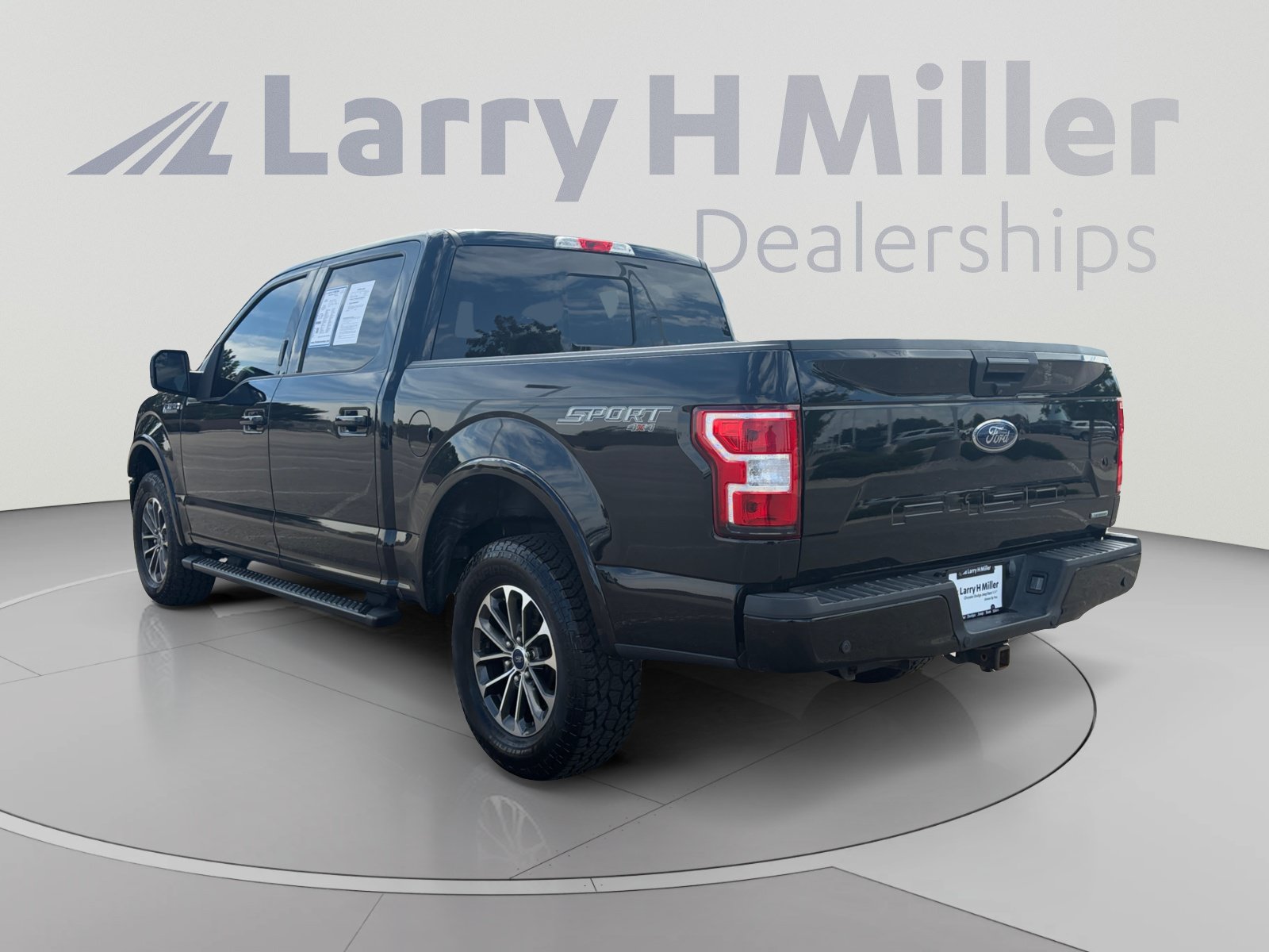 Used 2018 Ford F150 XLT w/ Equipment Group 302A Luxury AWD/4WD image 4