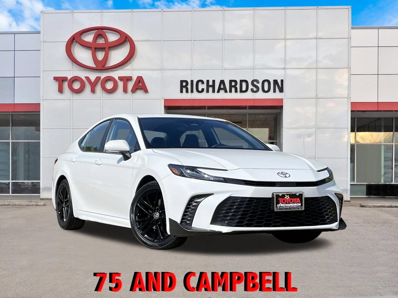 Used 2025 Toyota Camry SE FWD image 1