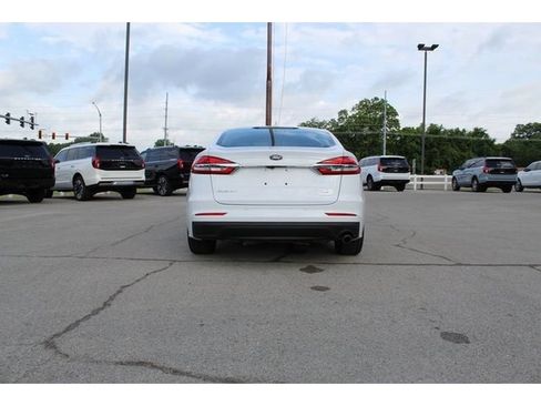 Used 2020 Ford Fusion SE FWD image 4