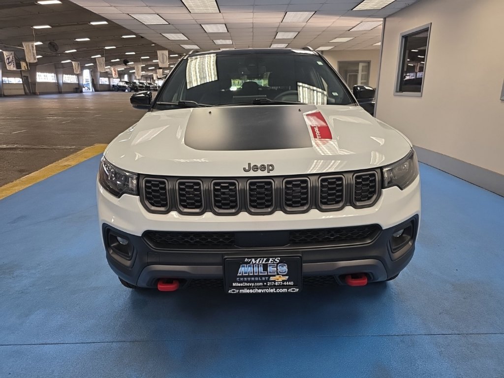 Used 2025 Jeep Compass Trailhawk AWD/4WD image 9
