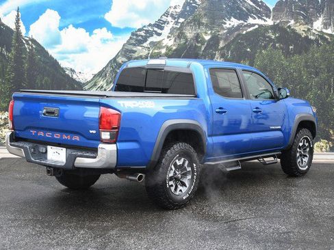 Certified 2018 Toyota Tacoma TRD Off-Road image 3
