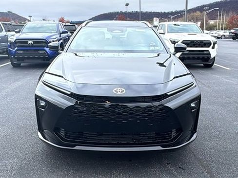 New 2025 Toyota Crown Signia image 2