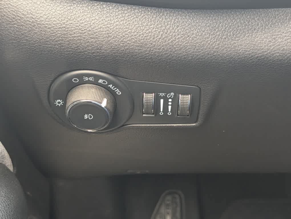 Used 2023 Jeep Compass Latitude w/ Convenience Group AWD/4WD image 21