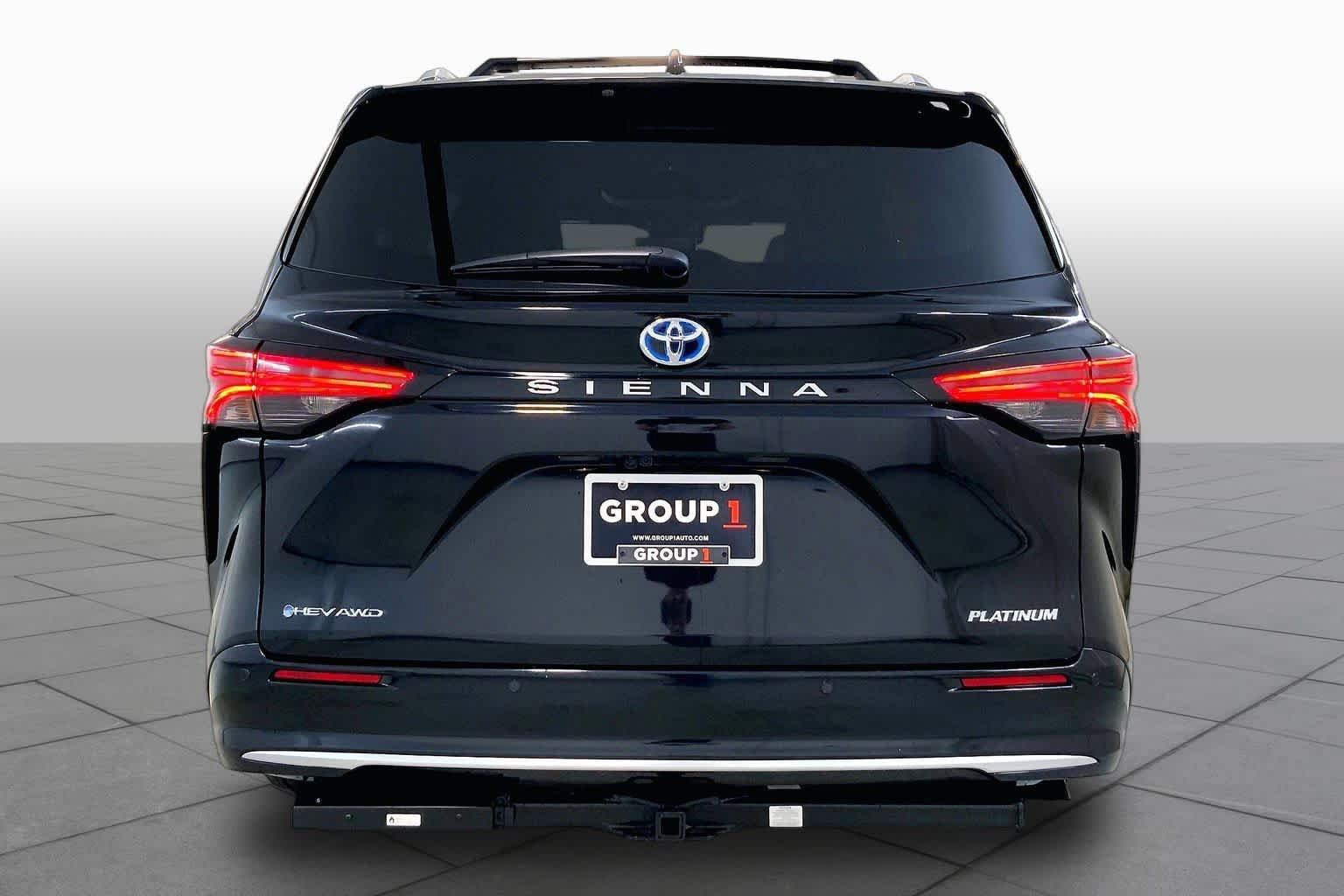 Used 2025 Toyota Sienna Platinum AWD/4WD image 4