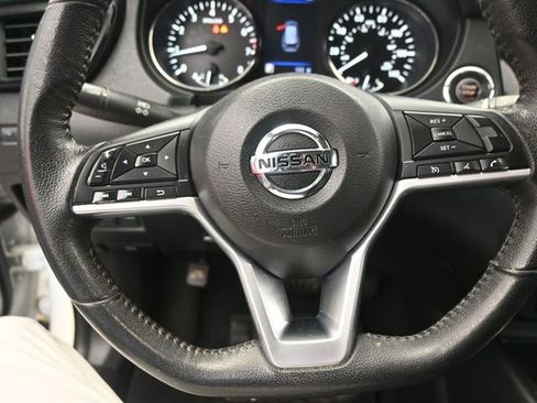 Used 2020 Nissan Rogue SV image 17
