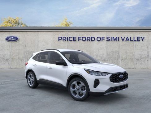 Used 2025 Ford Escape ST-Line w/ Equipment Group 301A image 7