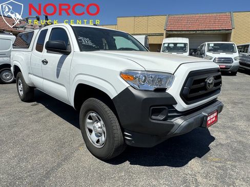 Used 2020 Toyota Tacoma SR image 3