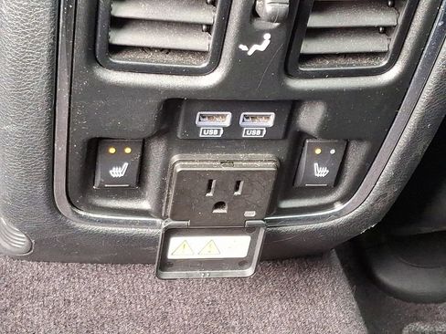 Used 2017 Jeep Grand Cherokee Overland image 12