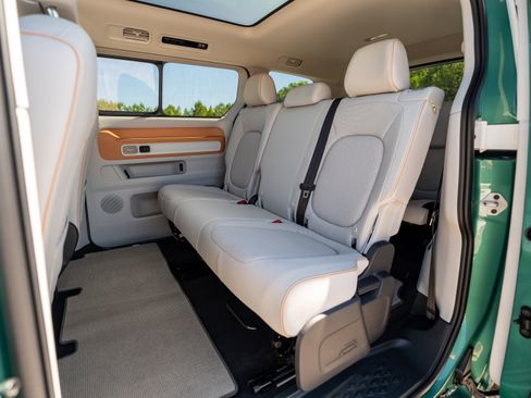 Used 2025 Volkswagen ID. Buzz 1st Edition w/ Cupholders Package RWD image 19