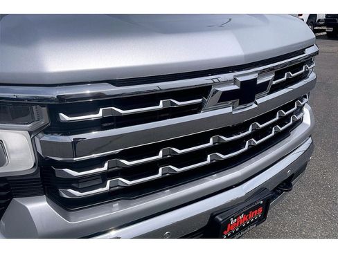 Used 2022 Chevrolet Silverado 1500 LTZ w/ Technology Package AWD/4WD image 30