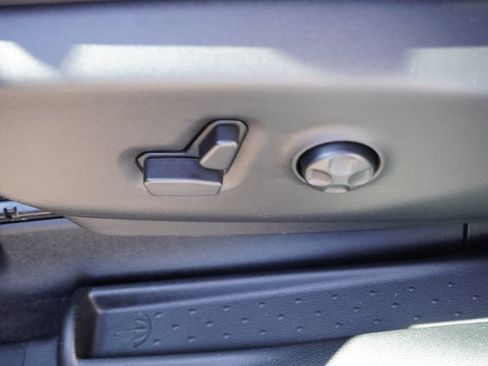 Certified 2024 Chrysler Pacifica Premium image 27