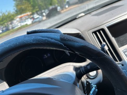 Used 2013 INFINITI G37 x w/ Premium Pkg image 7