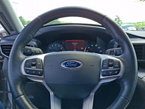 Used 2020 Ford Explorer XLT w/ Equipment Group 202A AWD/4WD image 21
