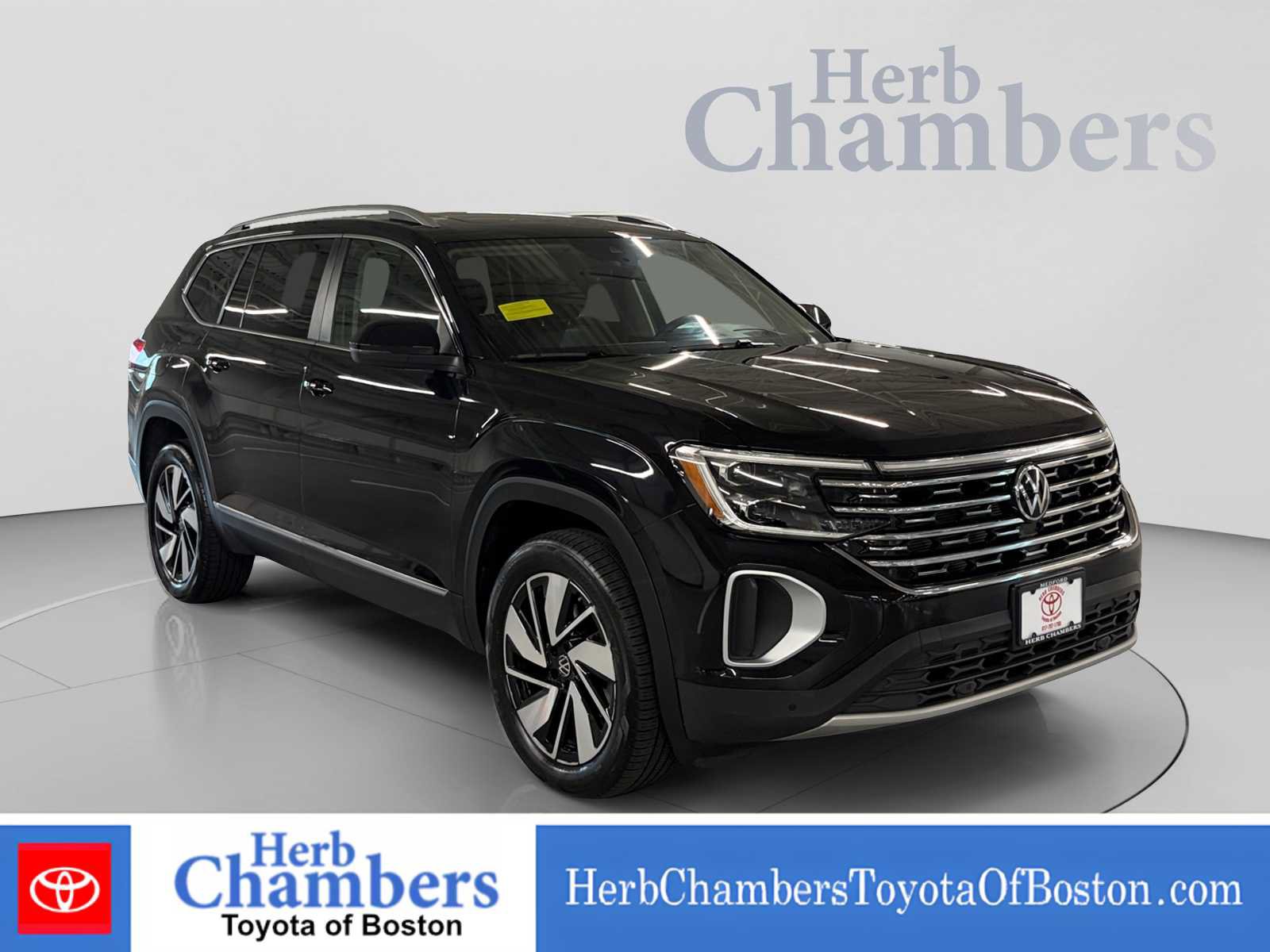 Used 2025 Volkswagen Atlas SEL AWD/4WD image 1