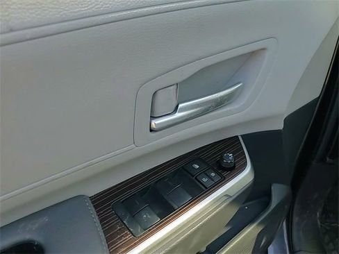 Used 2024 Toyota Sienna XLE image 11