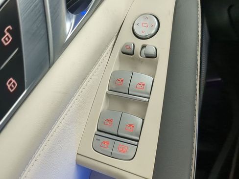 Used 2024 BMW X7 M60i w/ Executive Package image 31