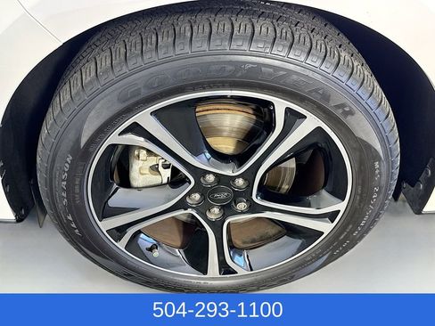 Used 2019 Ford Edge ST image 30