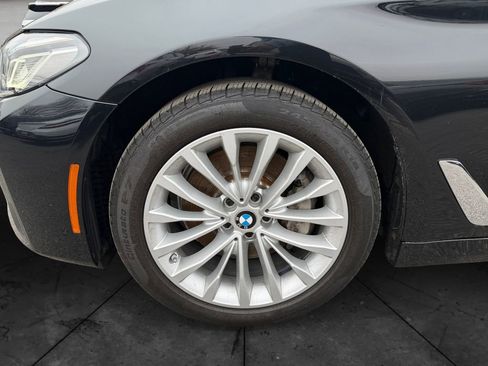 Used 2022 BMW 530i xDrive w/ Premium Package image 14