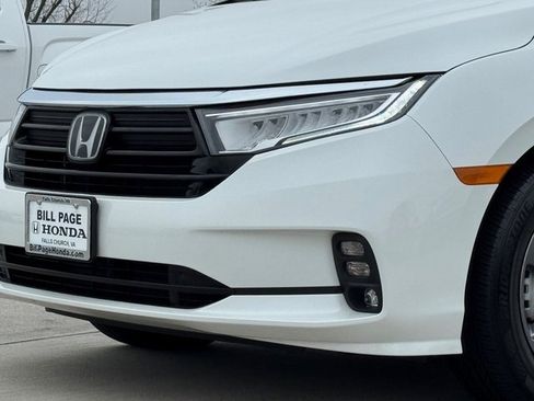 Used 2023 Honda Odyssey EX image 3