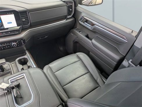 Used 2022 GMC Sierra 1500 SLT w/ SLT Convenience Package image 16