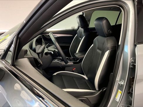 Used 2025 Buick Envision Sport Touring image 17