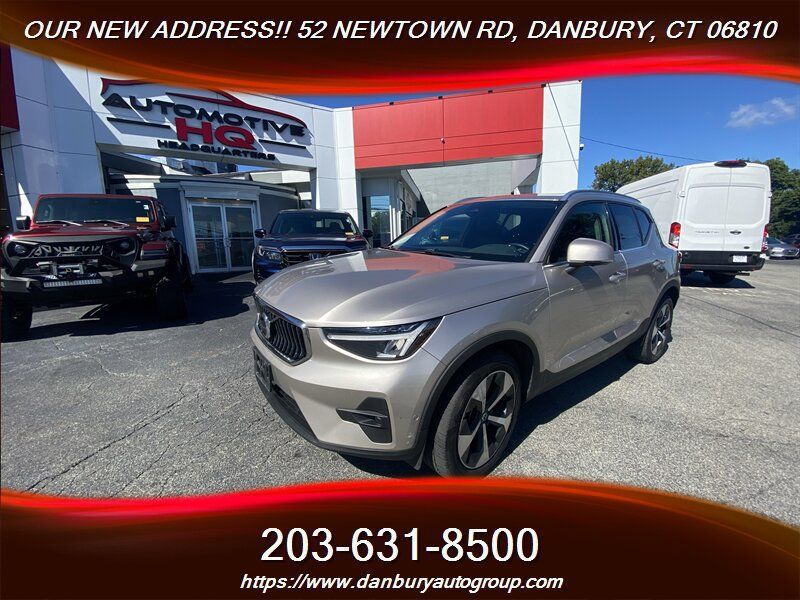 Used 2024 Volvo XC40 B5 Plus AWD/4WD image 2